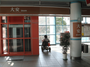 A wheelchair user travelling through the accessible Daan MRT Station in Taipei, Taiwan.
